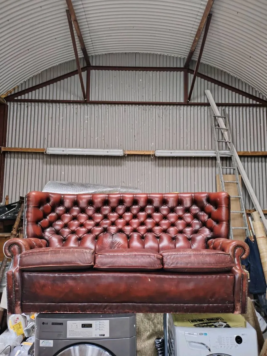 Chesterfield couch - Image 2