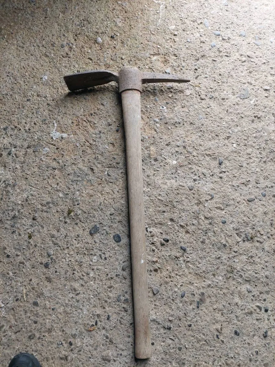 Sledge and pick - Image 1