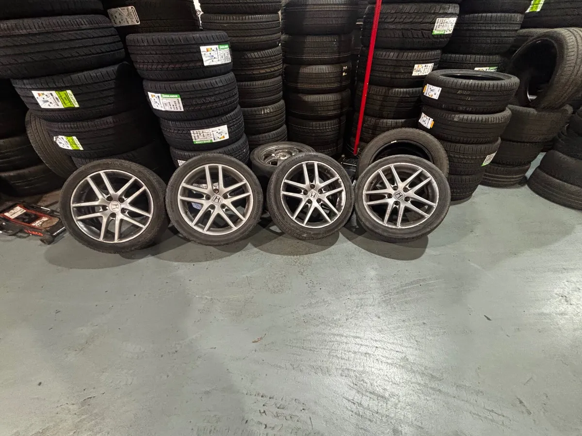 Honda accord type s 114.3x5 225/45/17 - Image 1