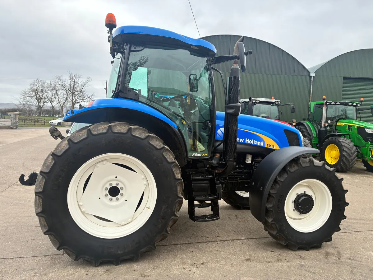 New Holland TS115A - Image 3