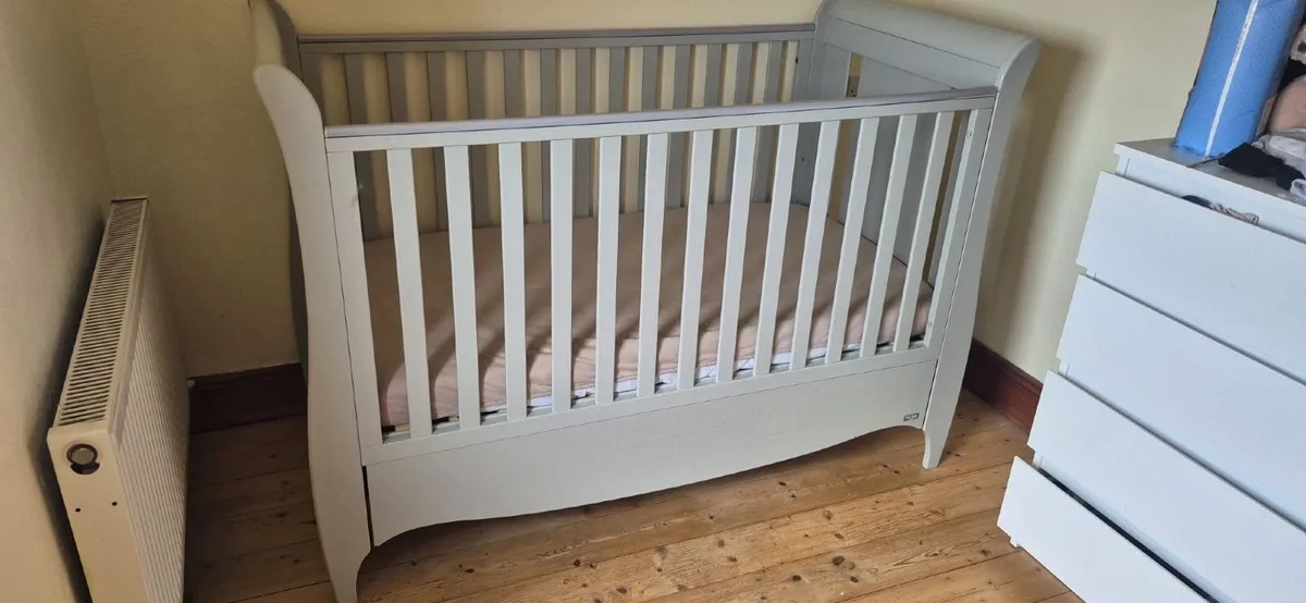 Tutti Bambini Roma Sleigh Cot Bed wit - Image 1