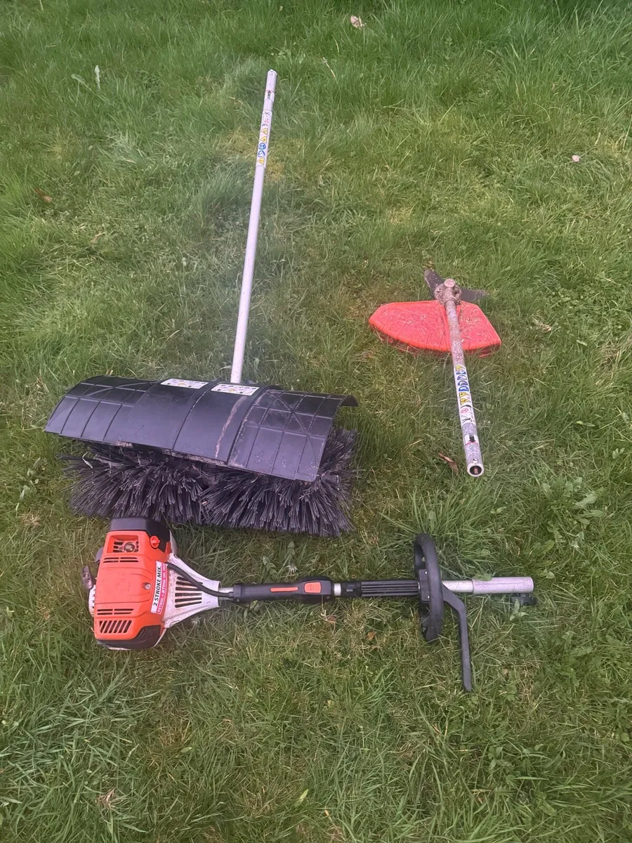 Stihl Kombi with 2 attachments