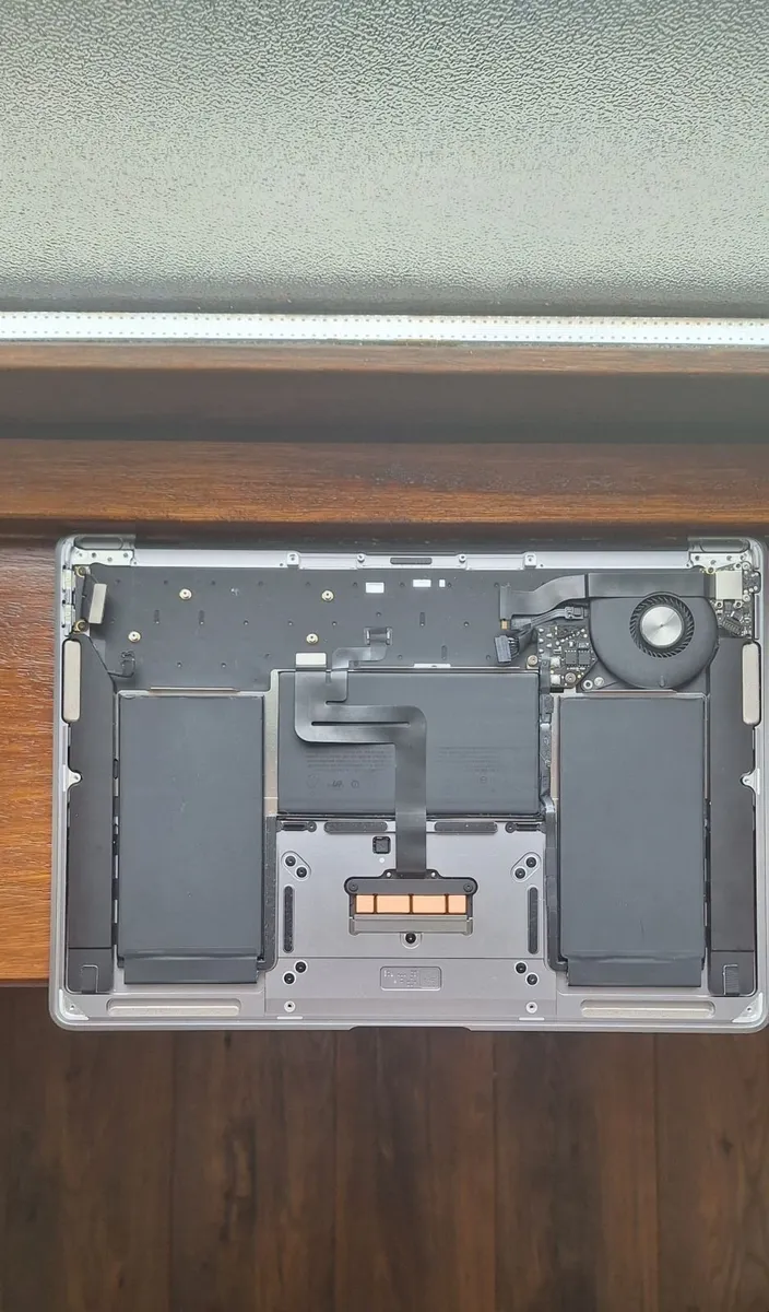 Macbook air 1932 palm rest - Image 2