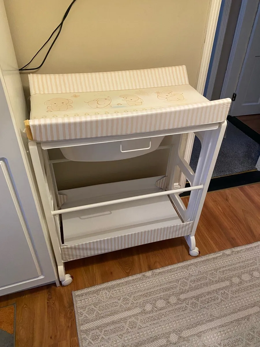 Baby change table with built-in bath - Image 1