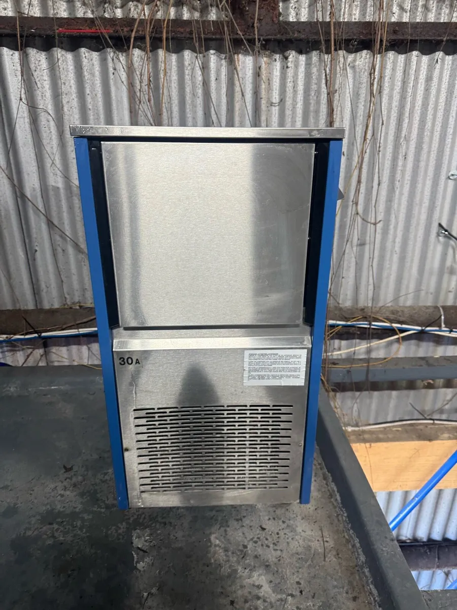 Ice machine - Image 1