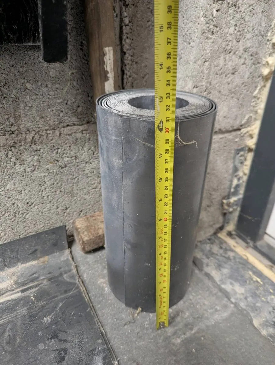 Sheet lead 4lb 300mm(12") x 5.25m long - Image 1