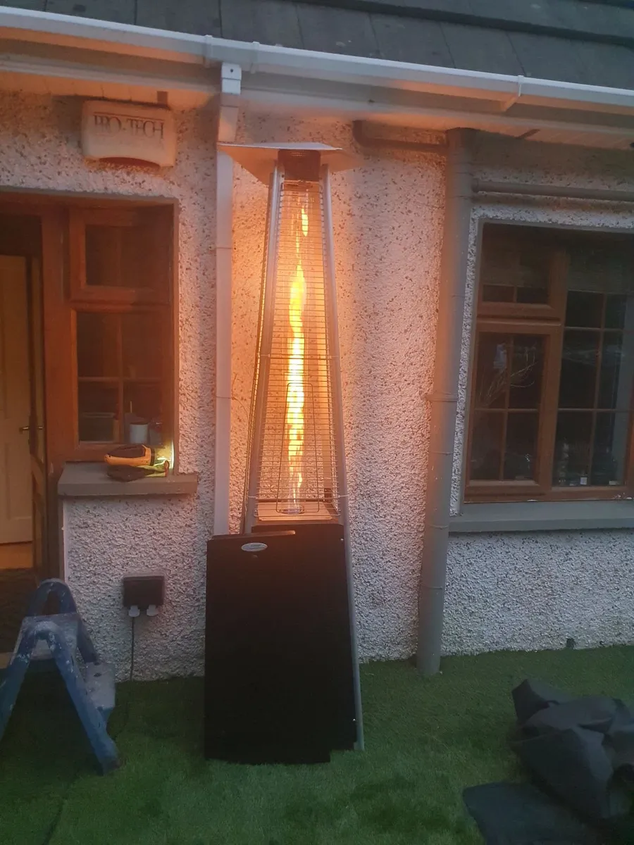 electriQ Pyramid Flame Tower Gas Patio Heater - Image 3