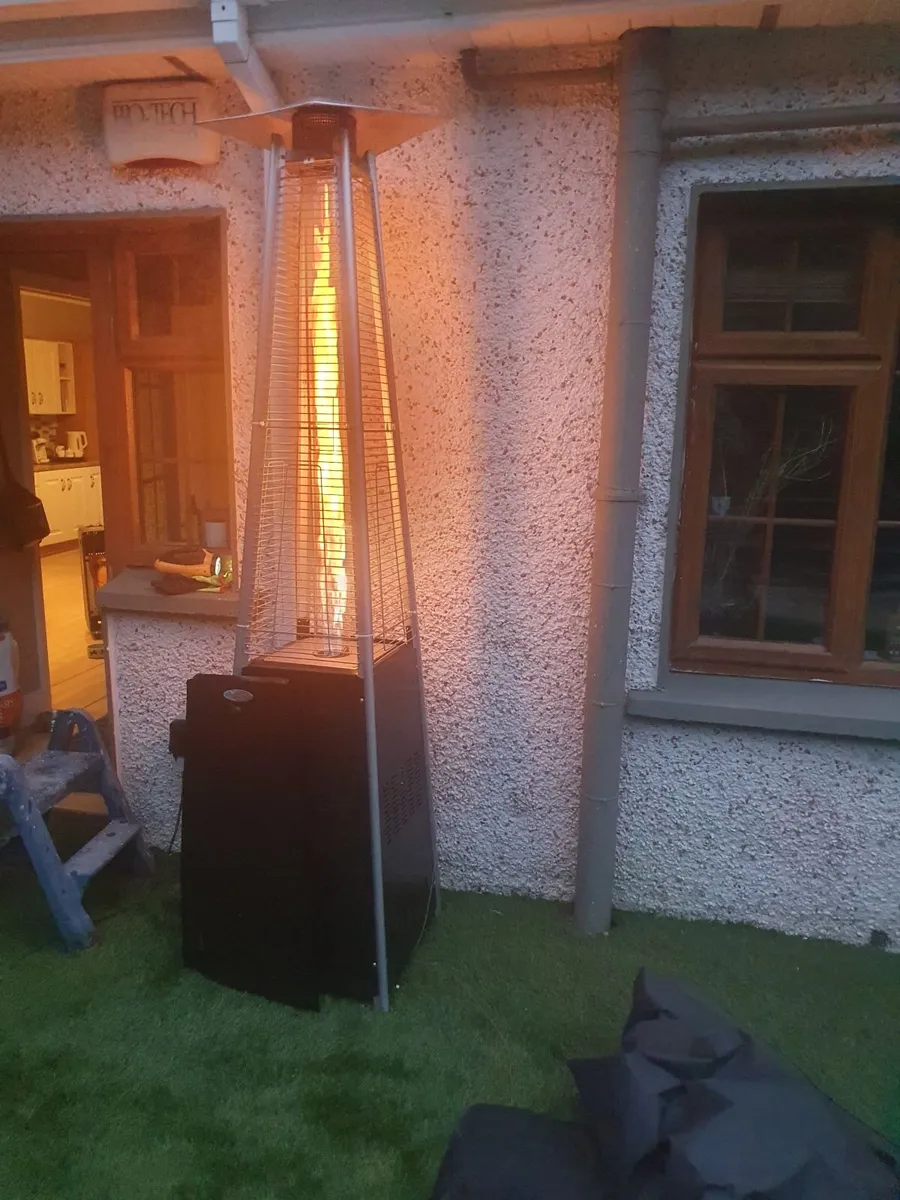 electriQ Pyramid Flame Tower Gas Patio Heater - Image 4