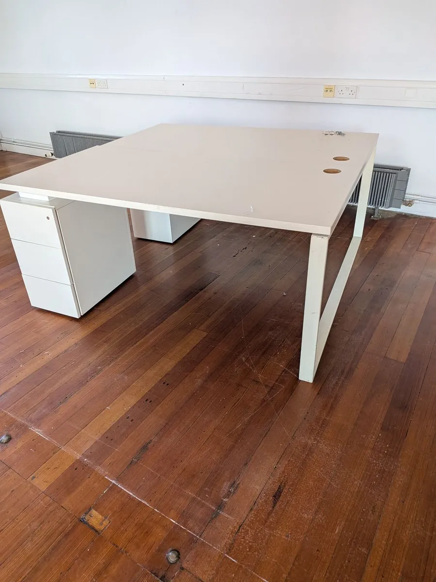 Office desks  reception desk and chairs - Image 2