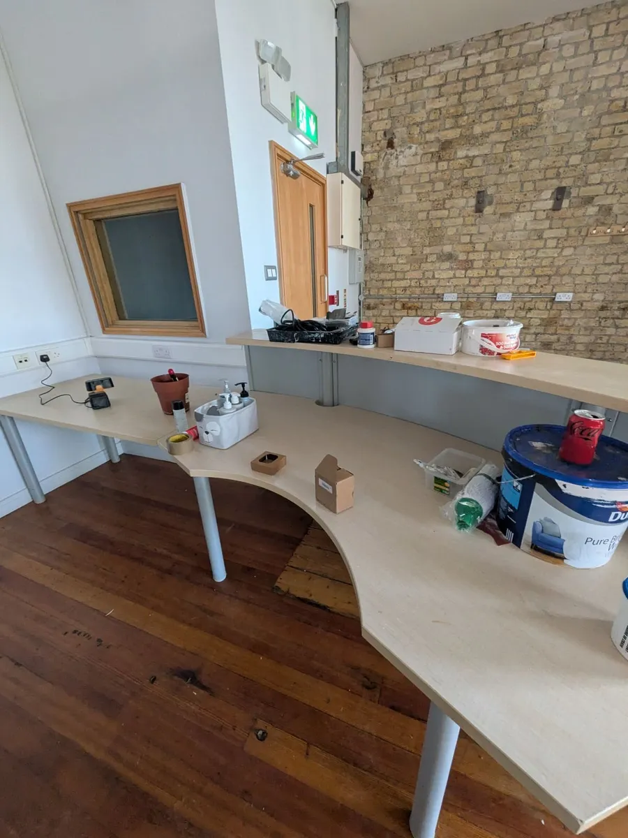 Office desks  reception desk and chairs - Image 3