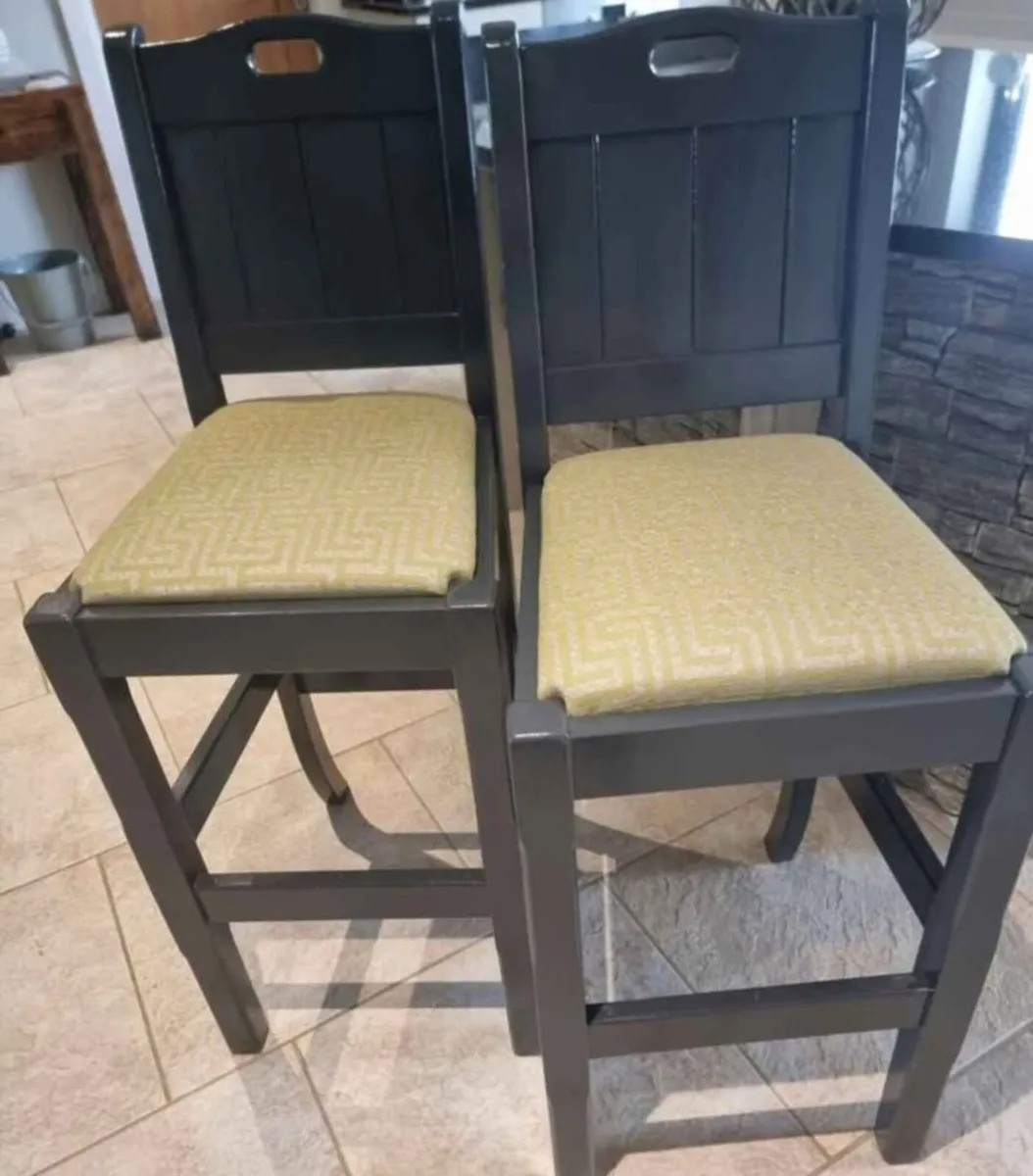 Beautiful Kitchen Island Chairs x 4 - Image 1