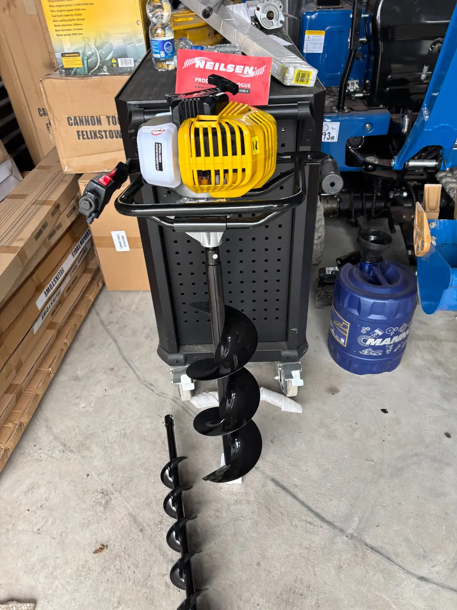 Jobsite Petrol Earth Auger - Image 1