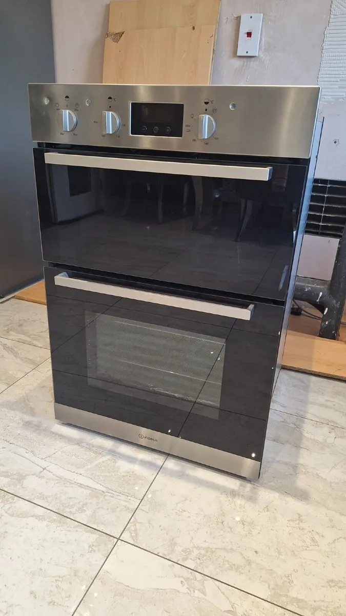 Indesit Double oven - Image 1