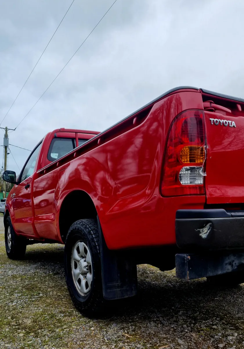 Toyota Hilux - Image 2