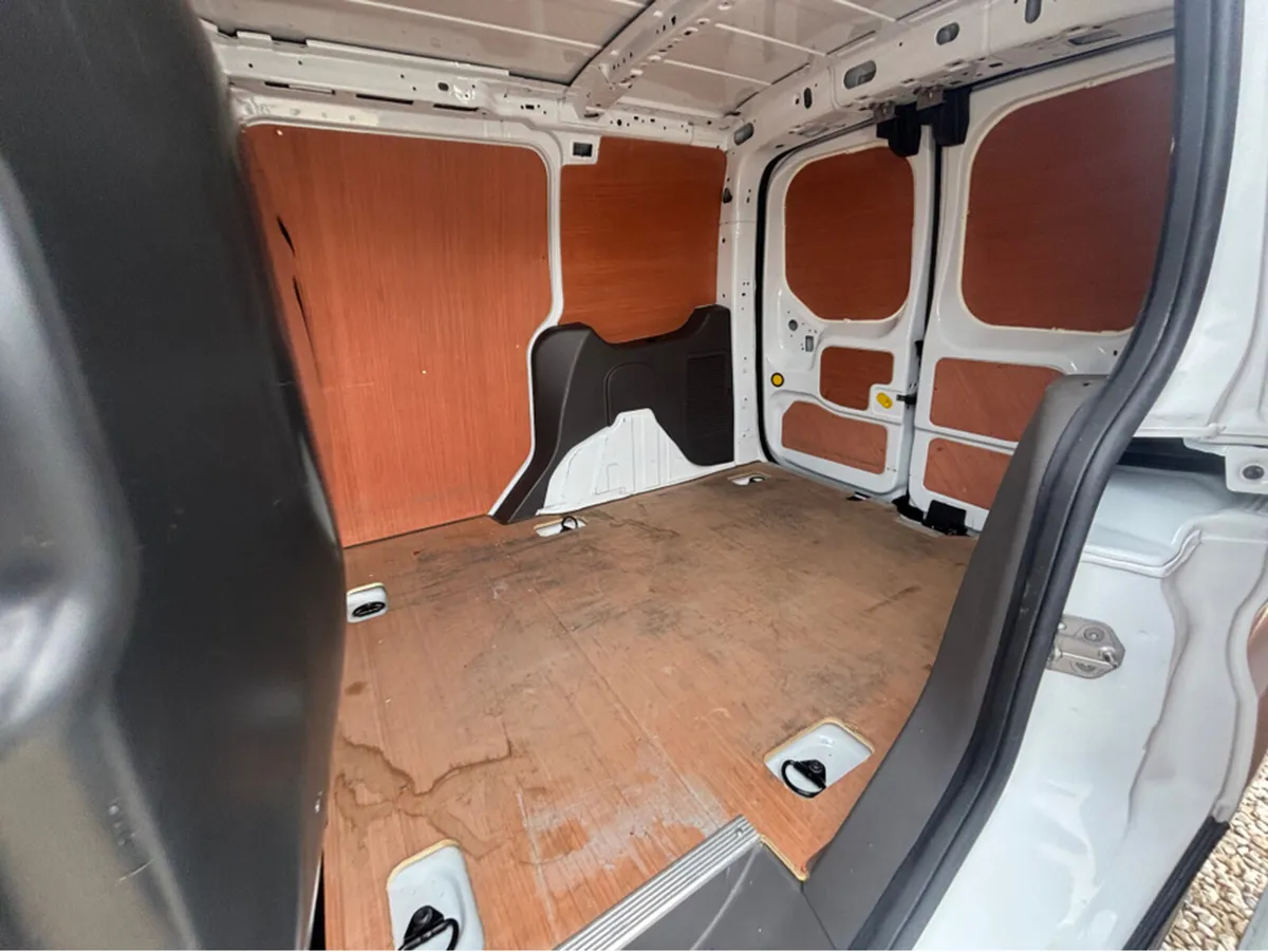 Ford Transit Connect SWB BASE 1.5 TD 75 M6 3DR - Image 4