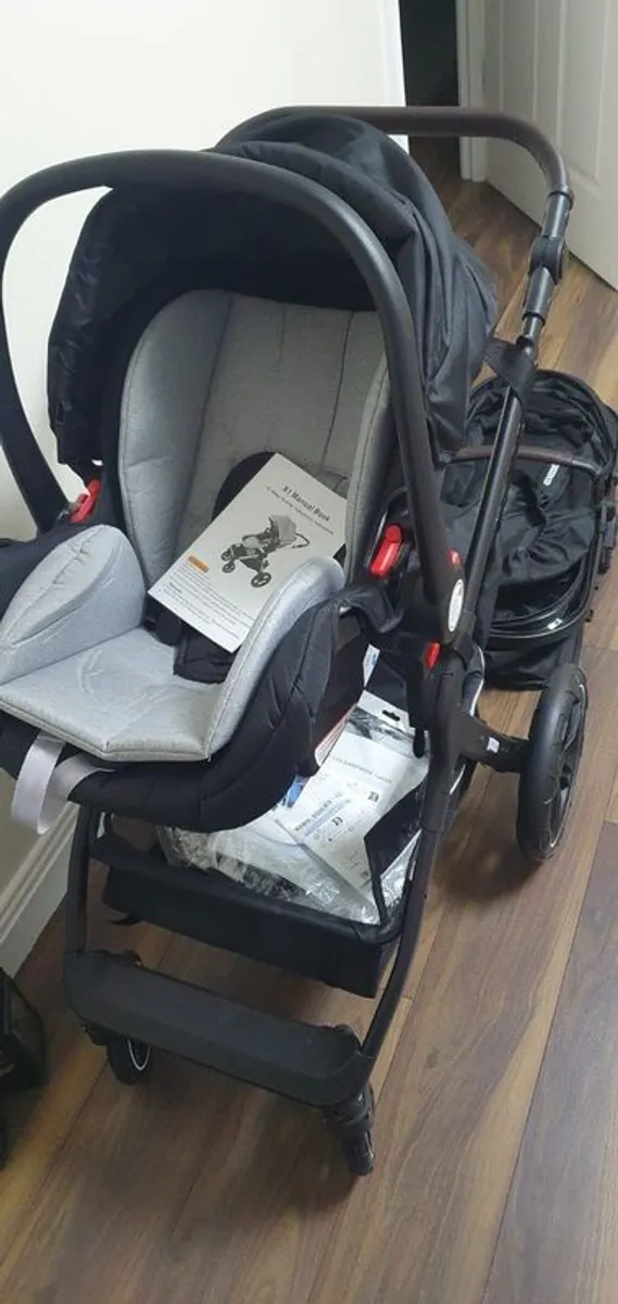 Brand new baby travel system - Image 3