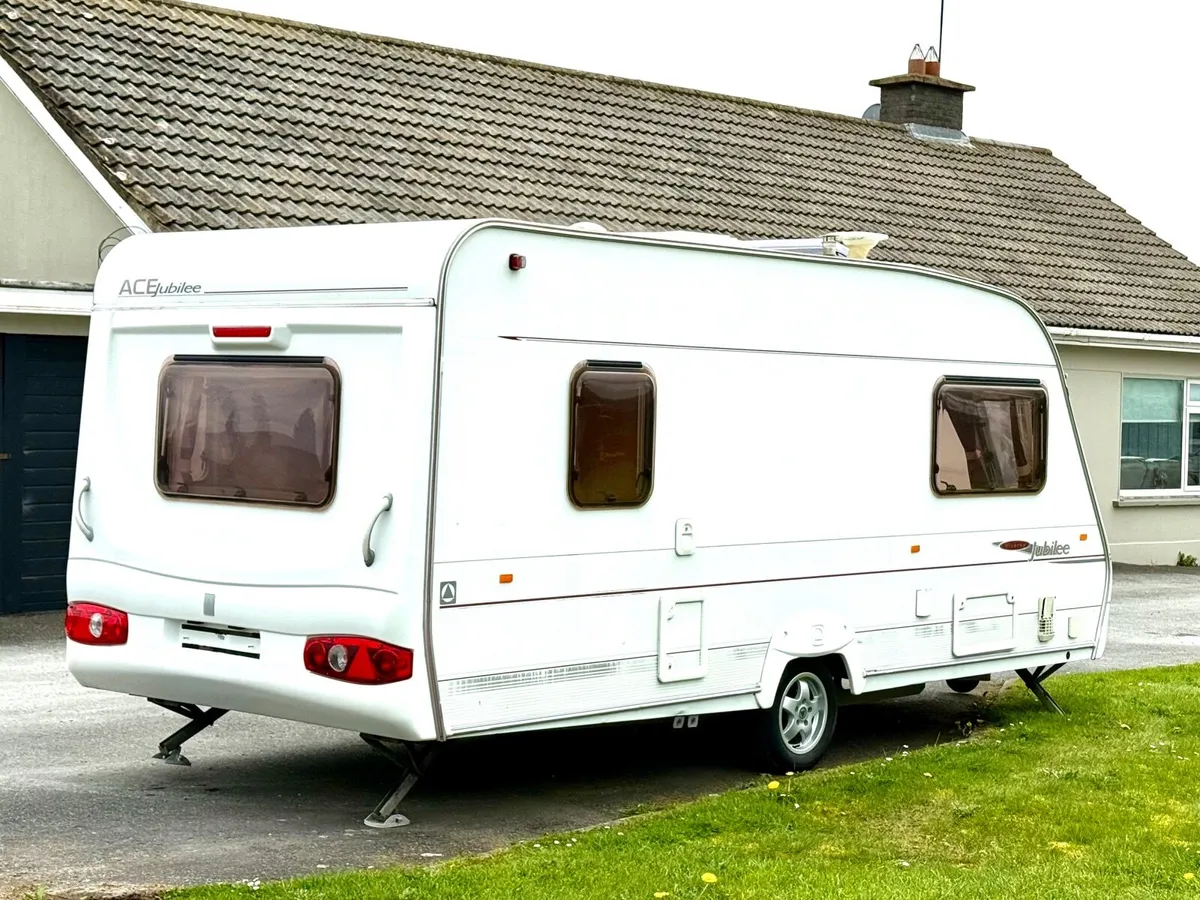 Ace Jubilee 5 berth single axle caravan full awnin - Image 4