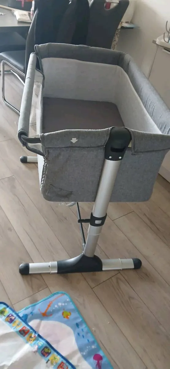 travel cot - Image 2