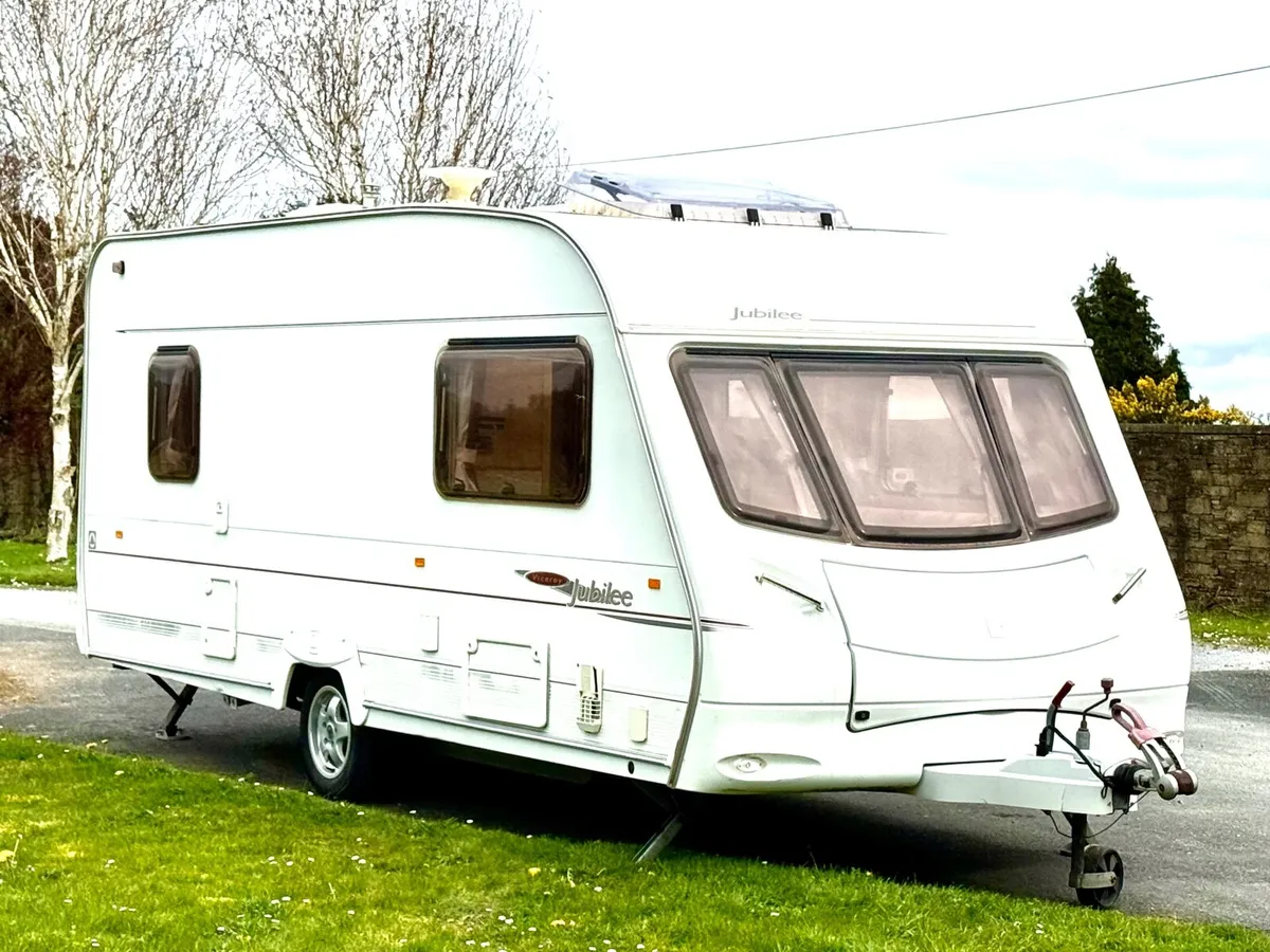 Ace Jubilee 5 berth single axle caravan full awnin - Image 1