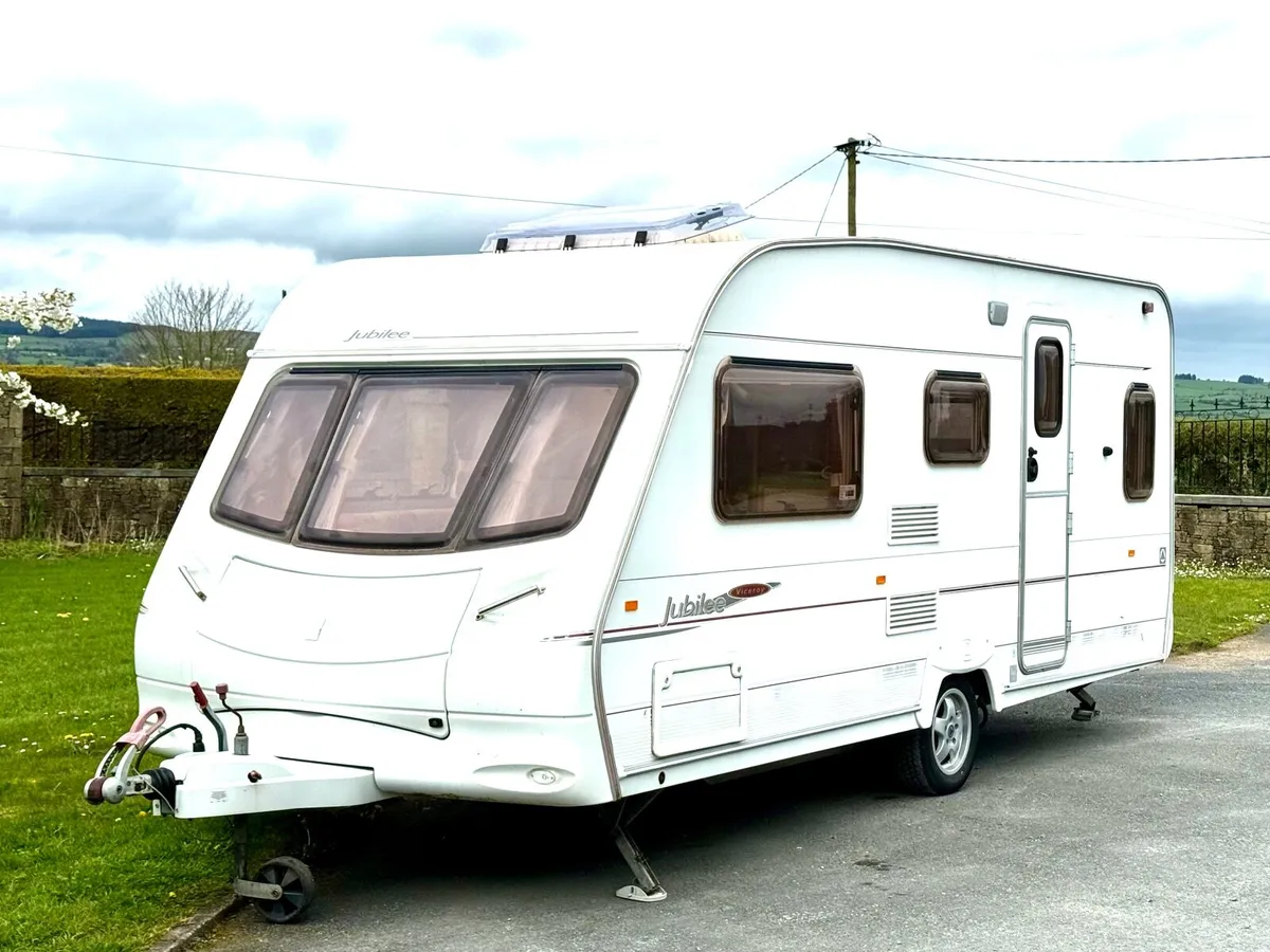Ace Jubilee 5 berth single axle caravan full awnin - Image 2