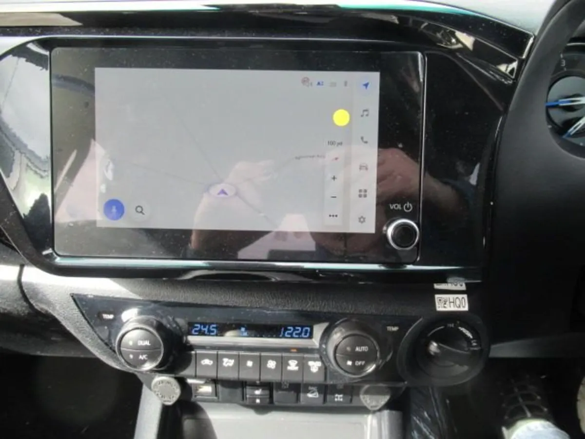 2.8 D-4D-h Invincible X Pickup 4dr Diesel Hybrid A - Image 4