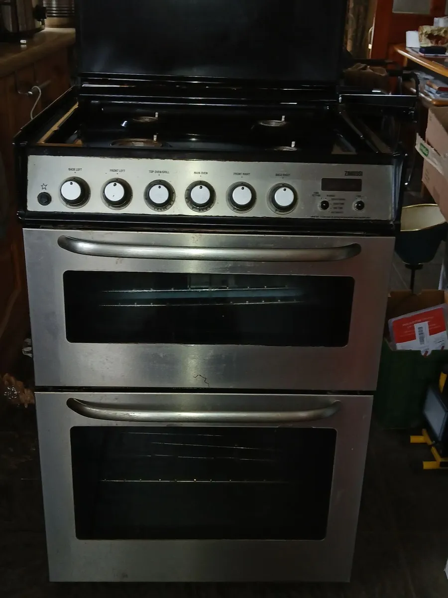 Gas hob and gas double oven - Image 1