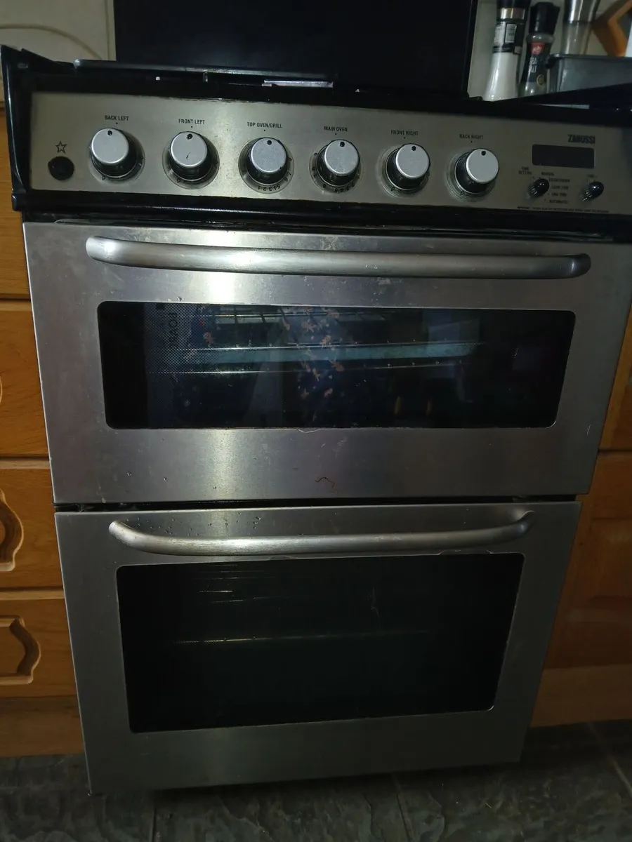 Gas hob and gas double oven - Image 2