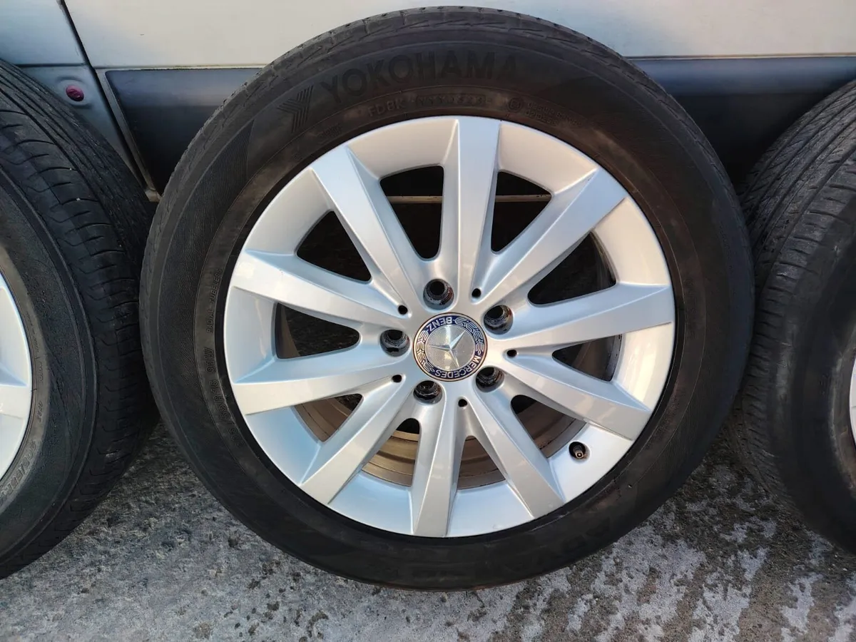 Mercedes alloy wheels - Image 2