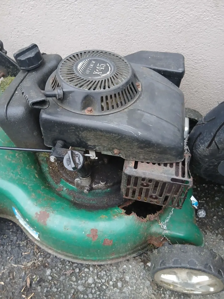 Push lawnmower engine for sale 70e - Image 1