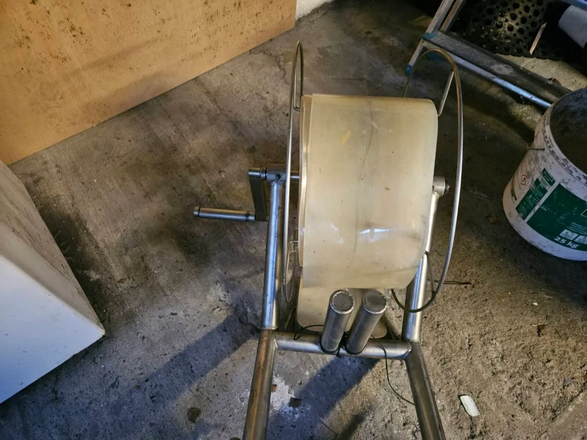 Mackerel hand gurdy - Image 2