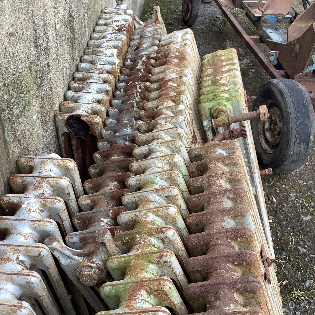 Cast iron radiator - Image 1