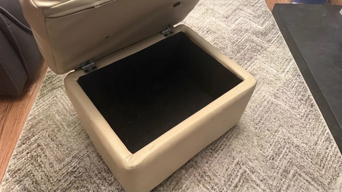 Foot stool with storage - Image 2