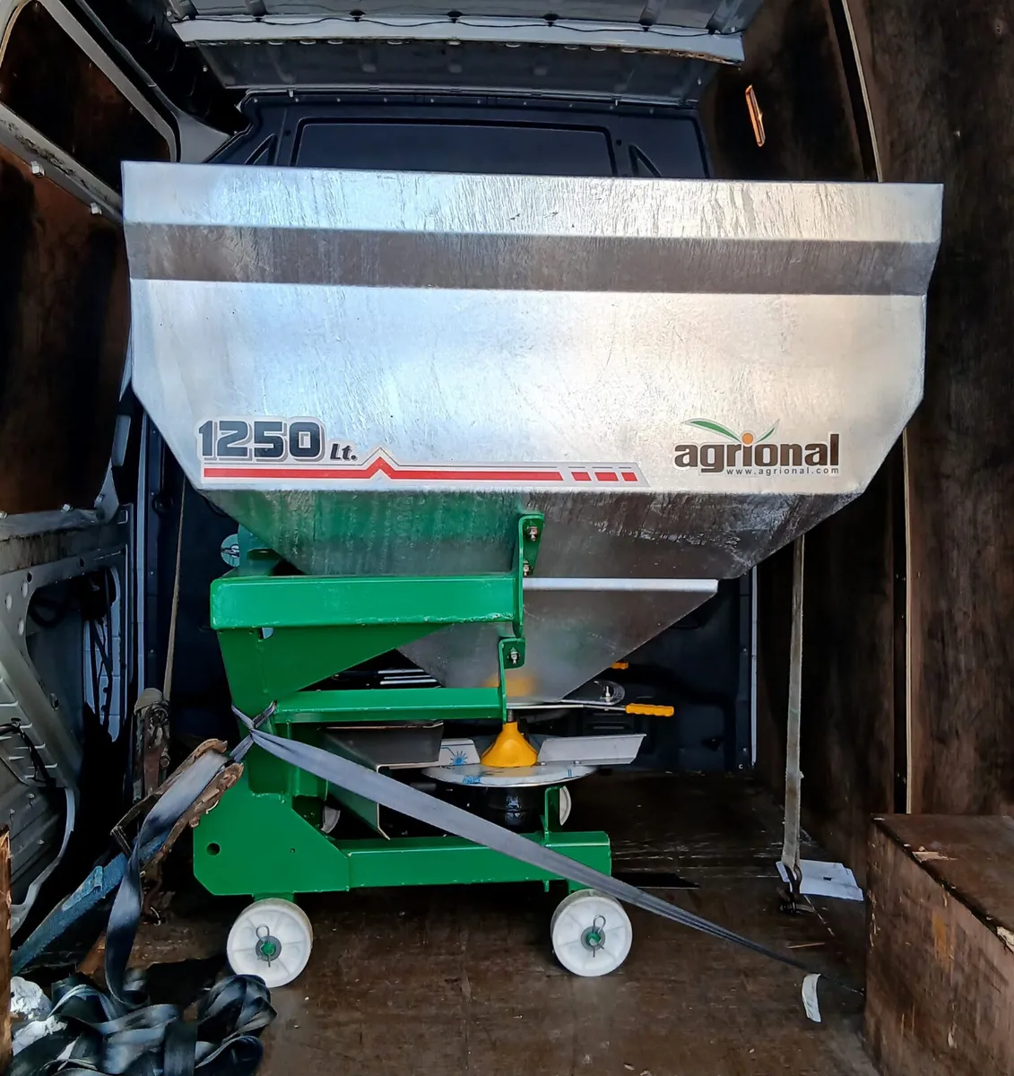 New Agrional Fertiliser spreader 1250 KG - Image 2