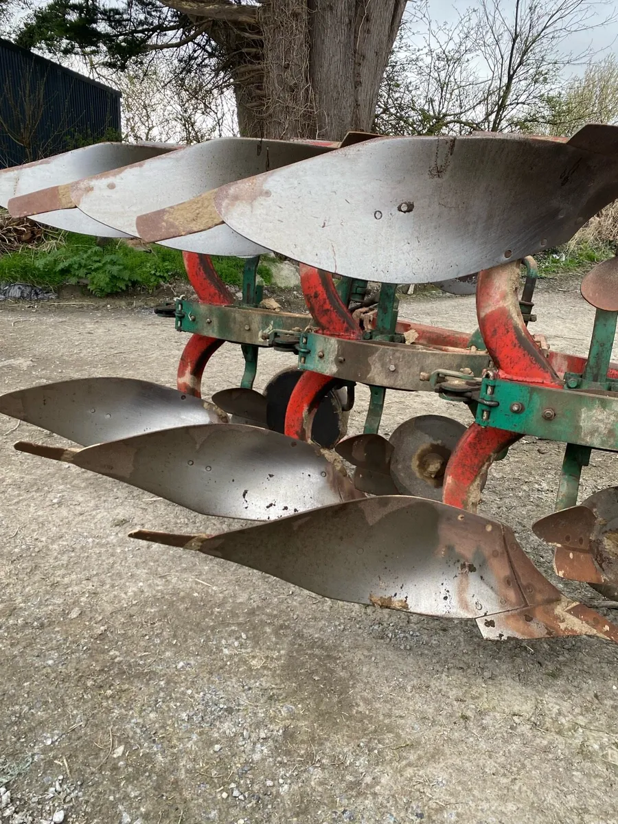 Kverneland plough - Image 1