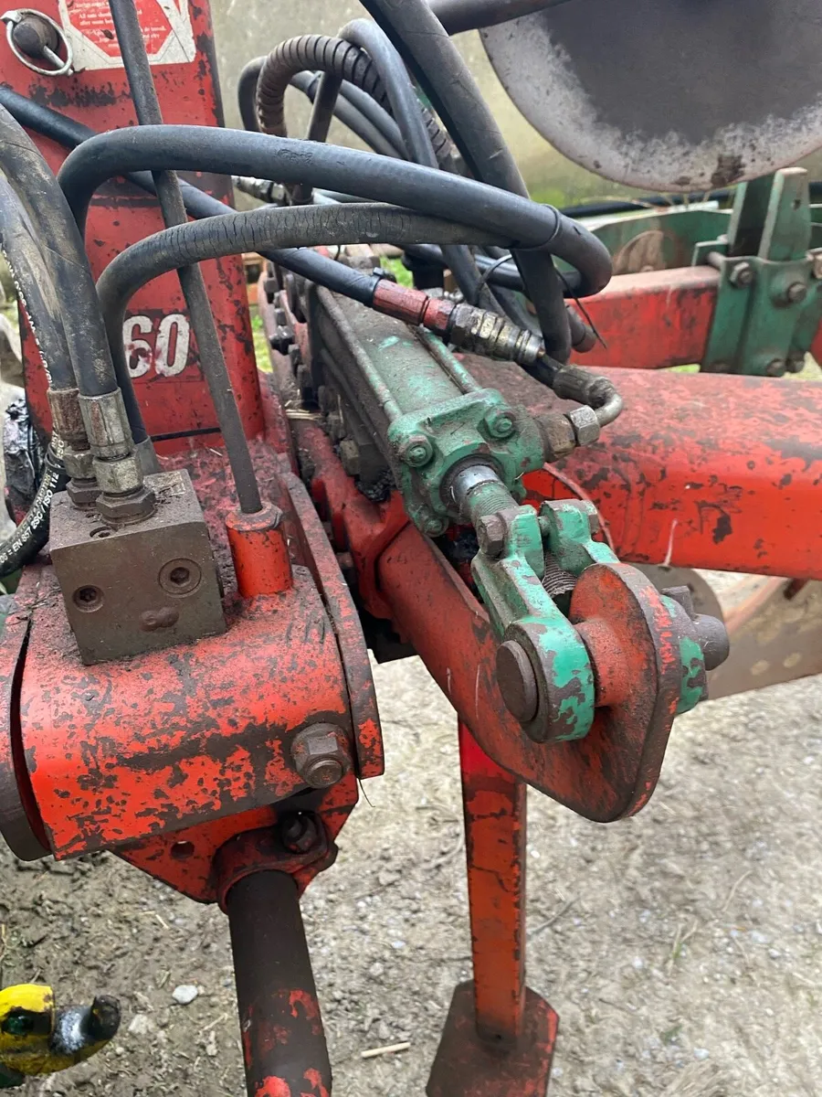 Kverneland plough - Image 3