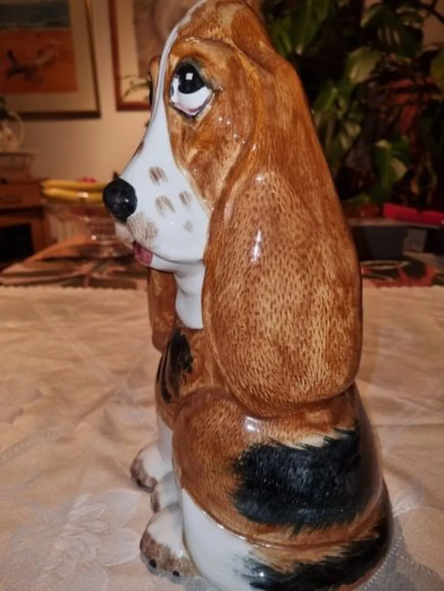 Large English Ceramic Pottery Hound Dog - Image 2