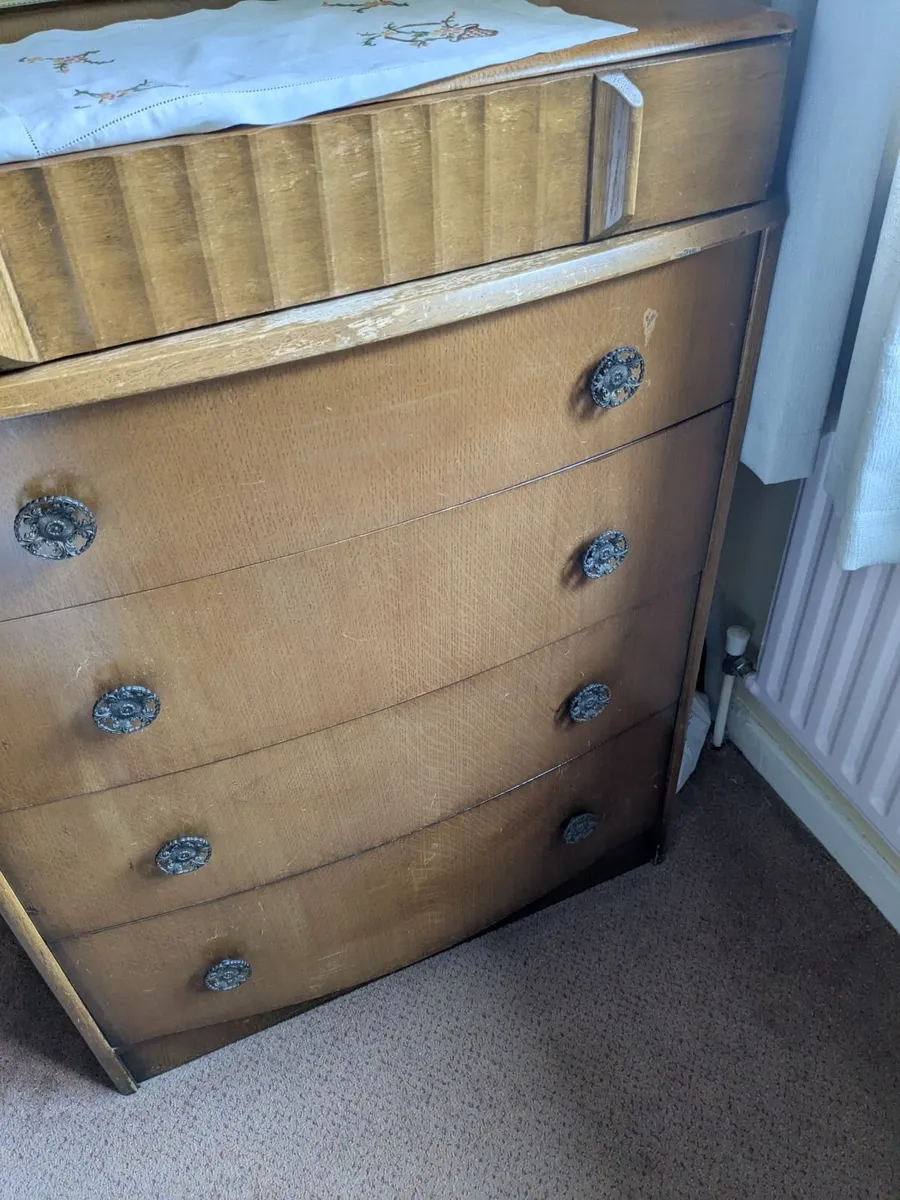 chest of drawers
