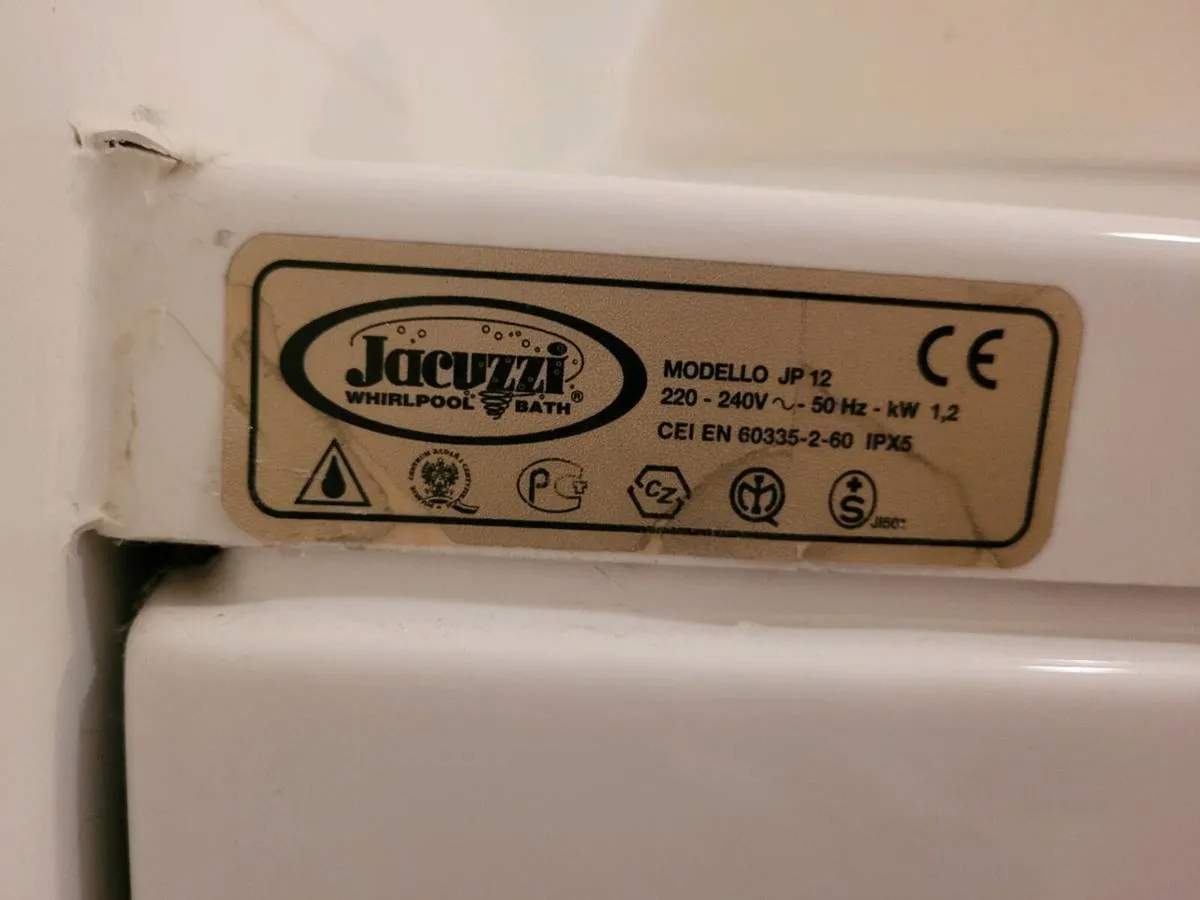 Jacuzzi corner bath - Image 2