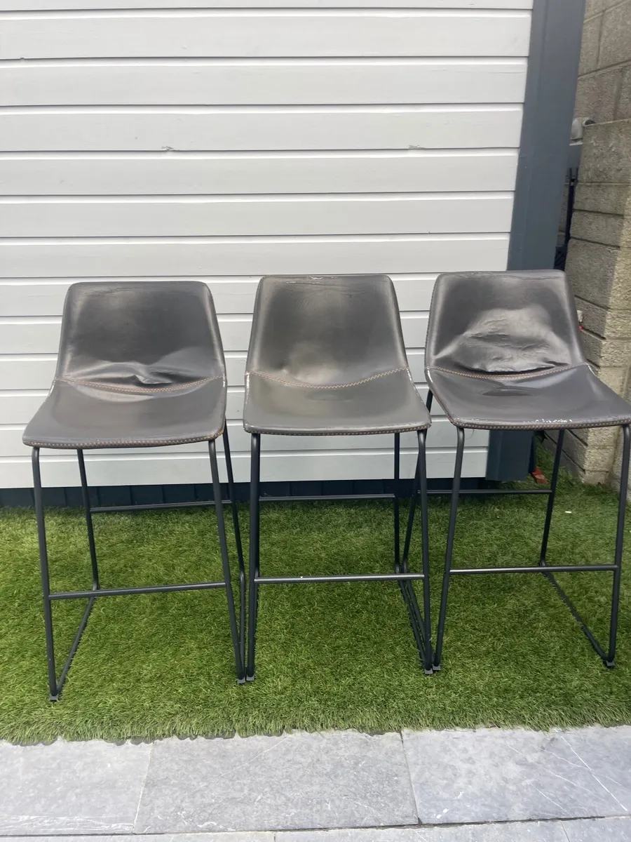 3 Stools - Image 2