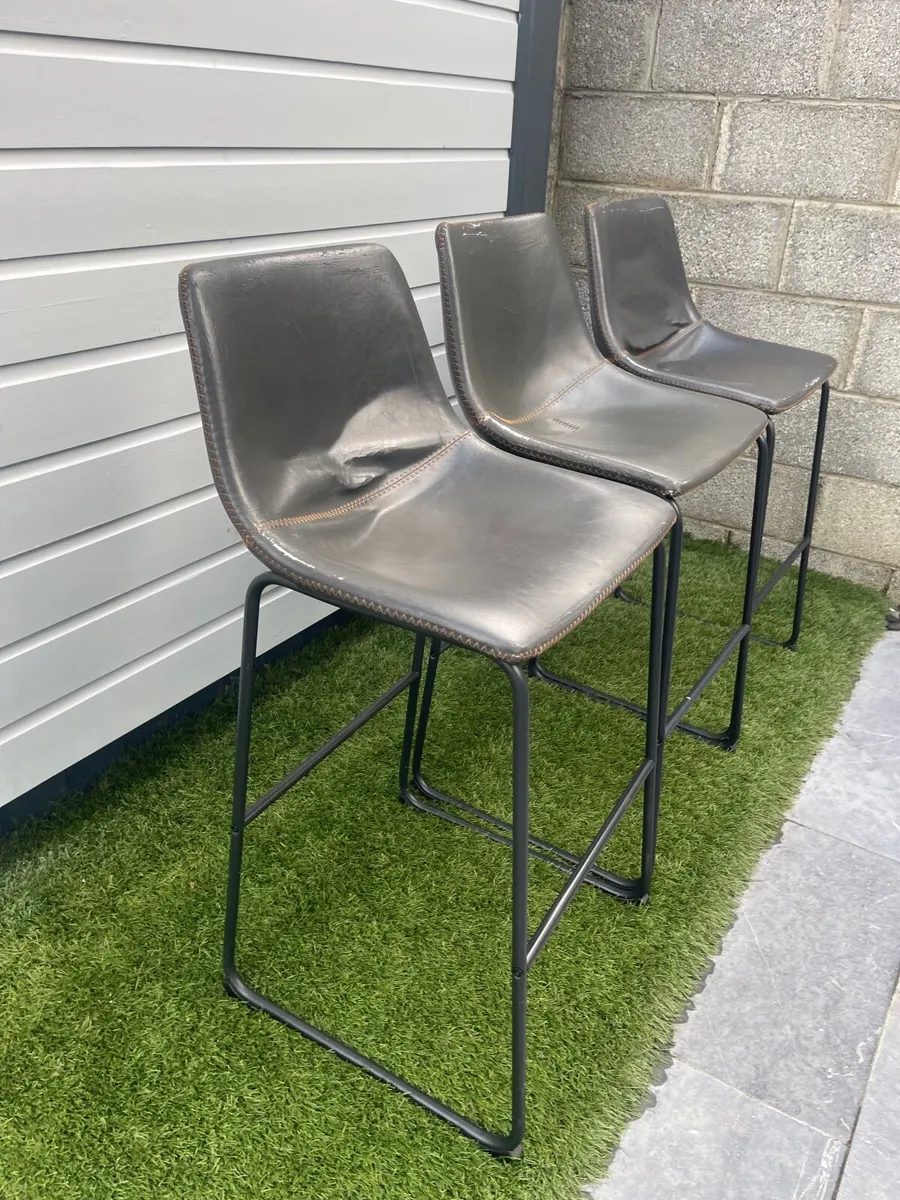 3 Stools - Image 4