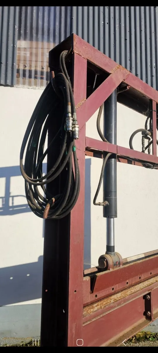 Hydraulic Folding Press - Image 2