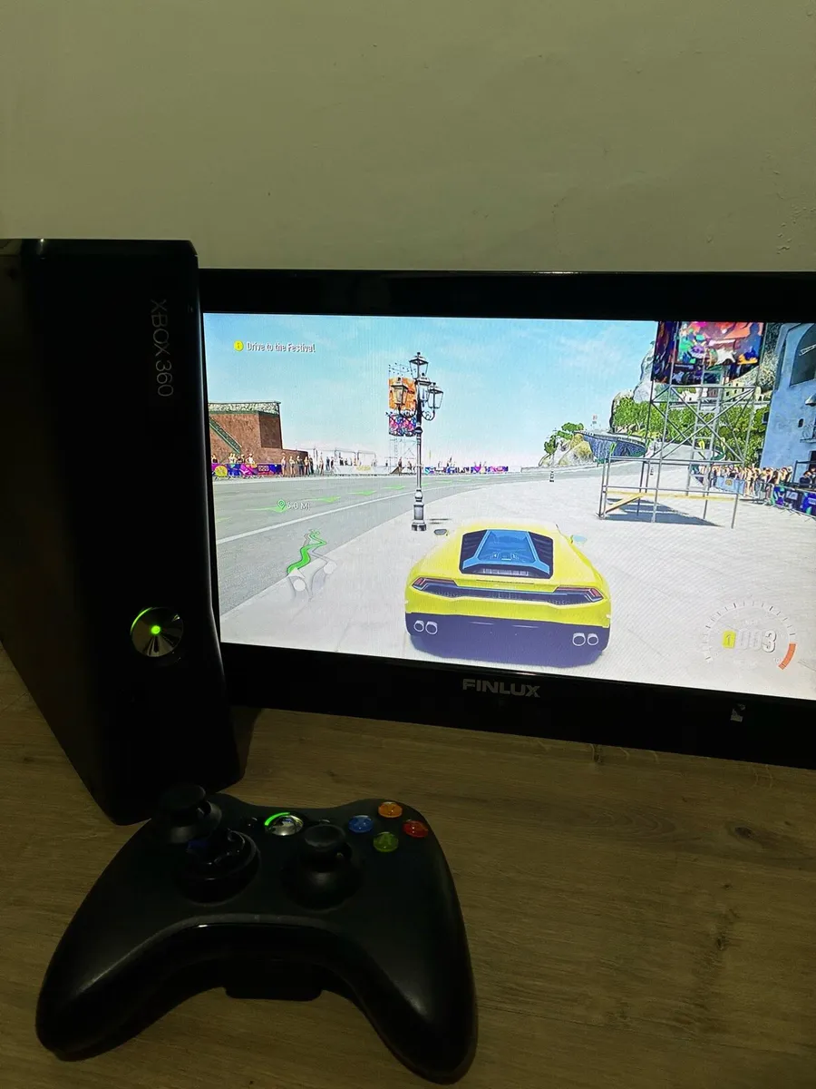 Xbox 360 Slim + Controller + Games - Image 2