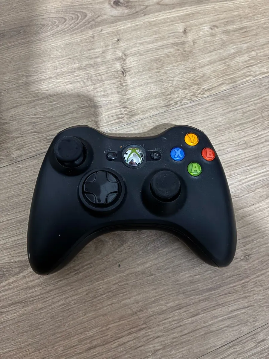 Xbox 360 Slim + Controller + Games - Image 3