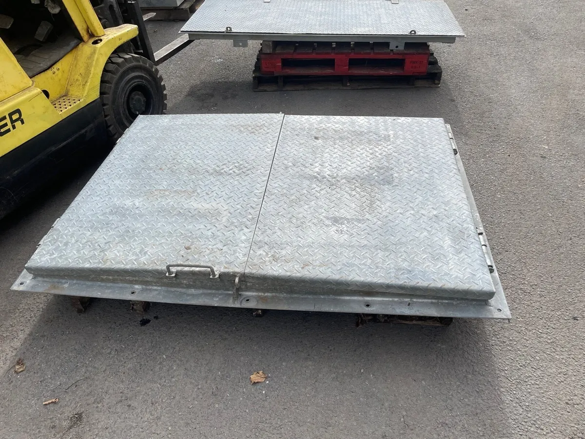 Galvanised manhole covers for septic / slurry tank - Image 2