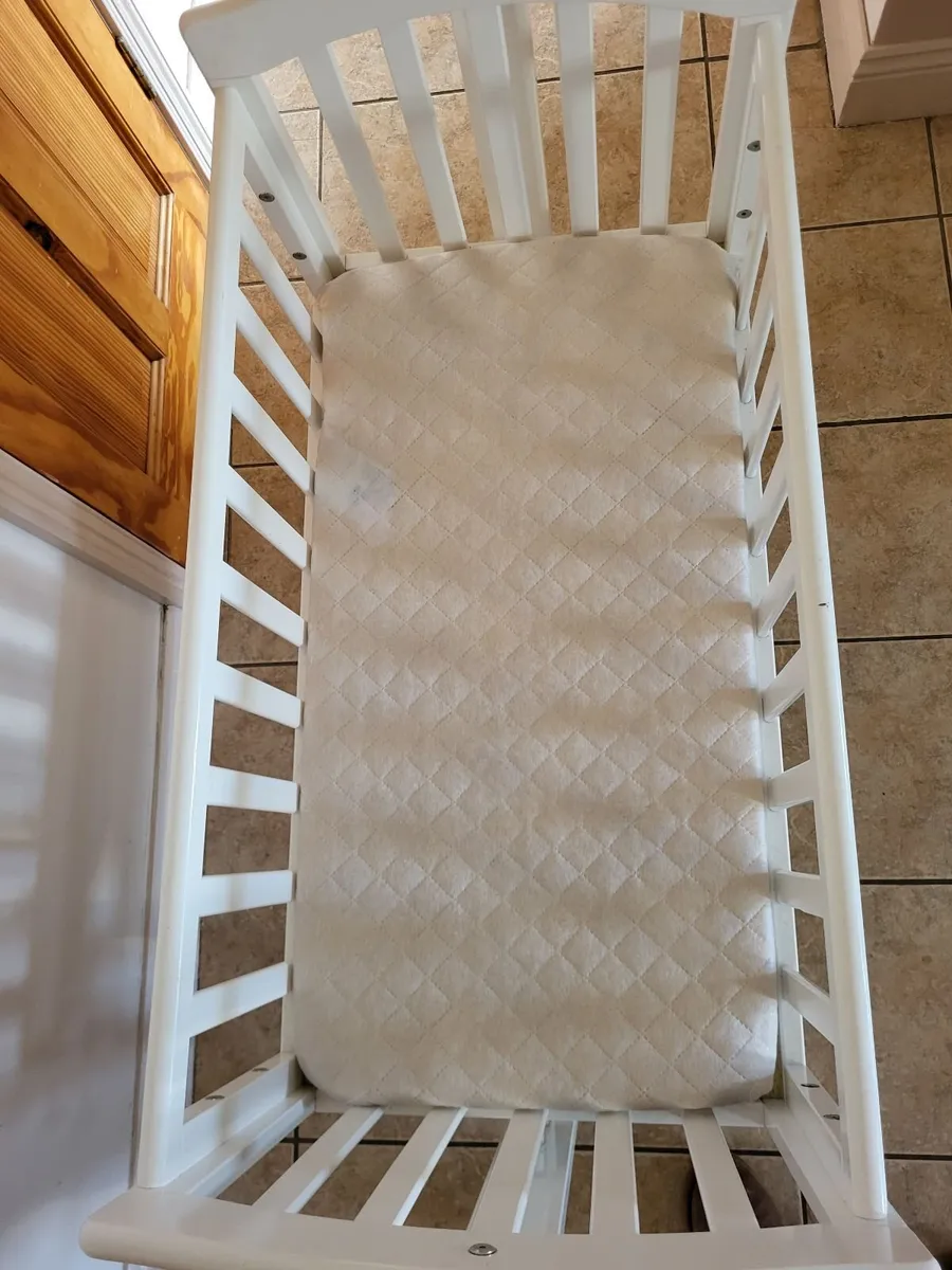 Swinging baby crib - Image 3