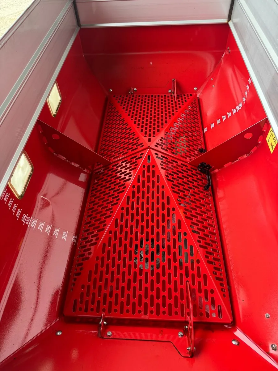 Fertiliser sower - Image 4