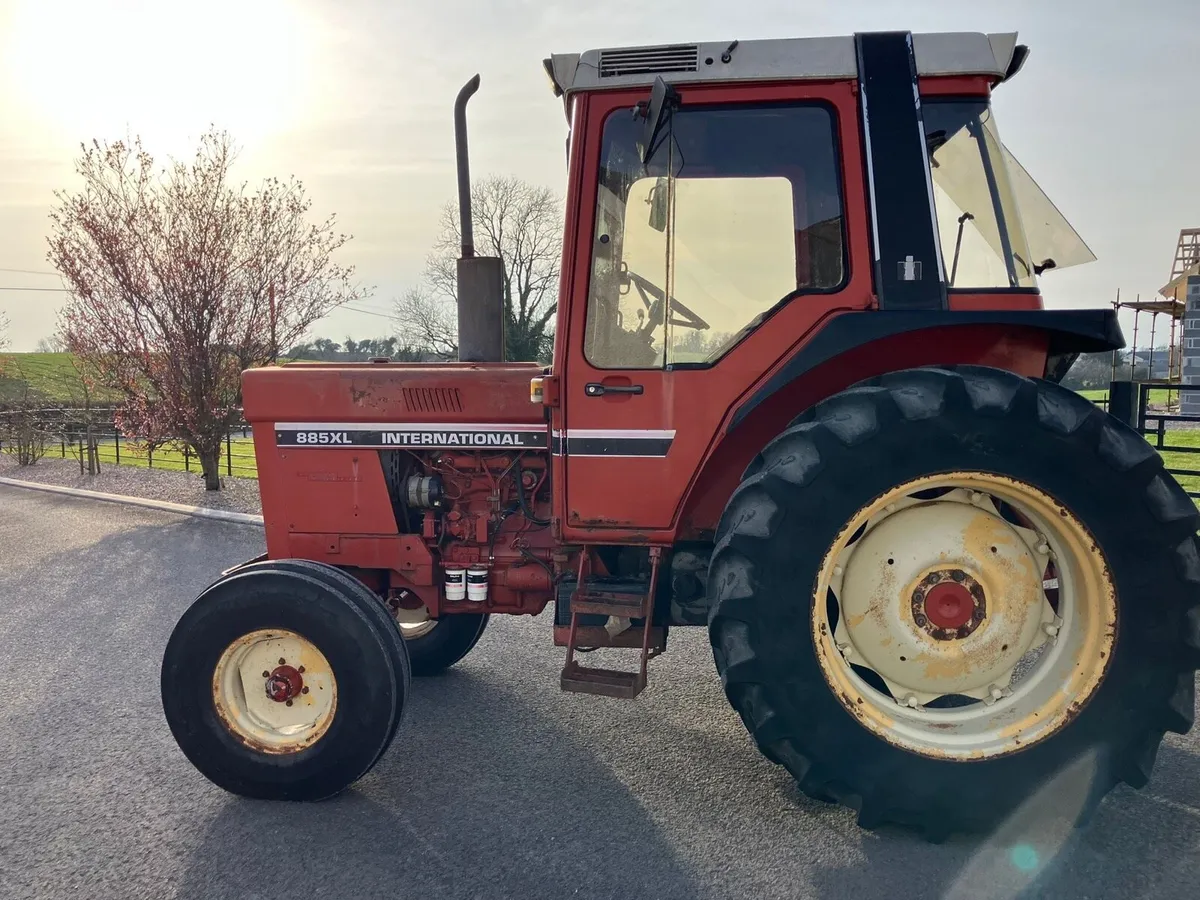 International 885 XL 2 WD - Image 2