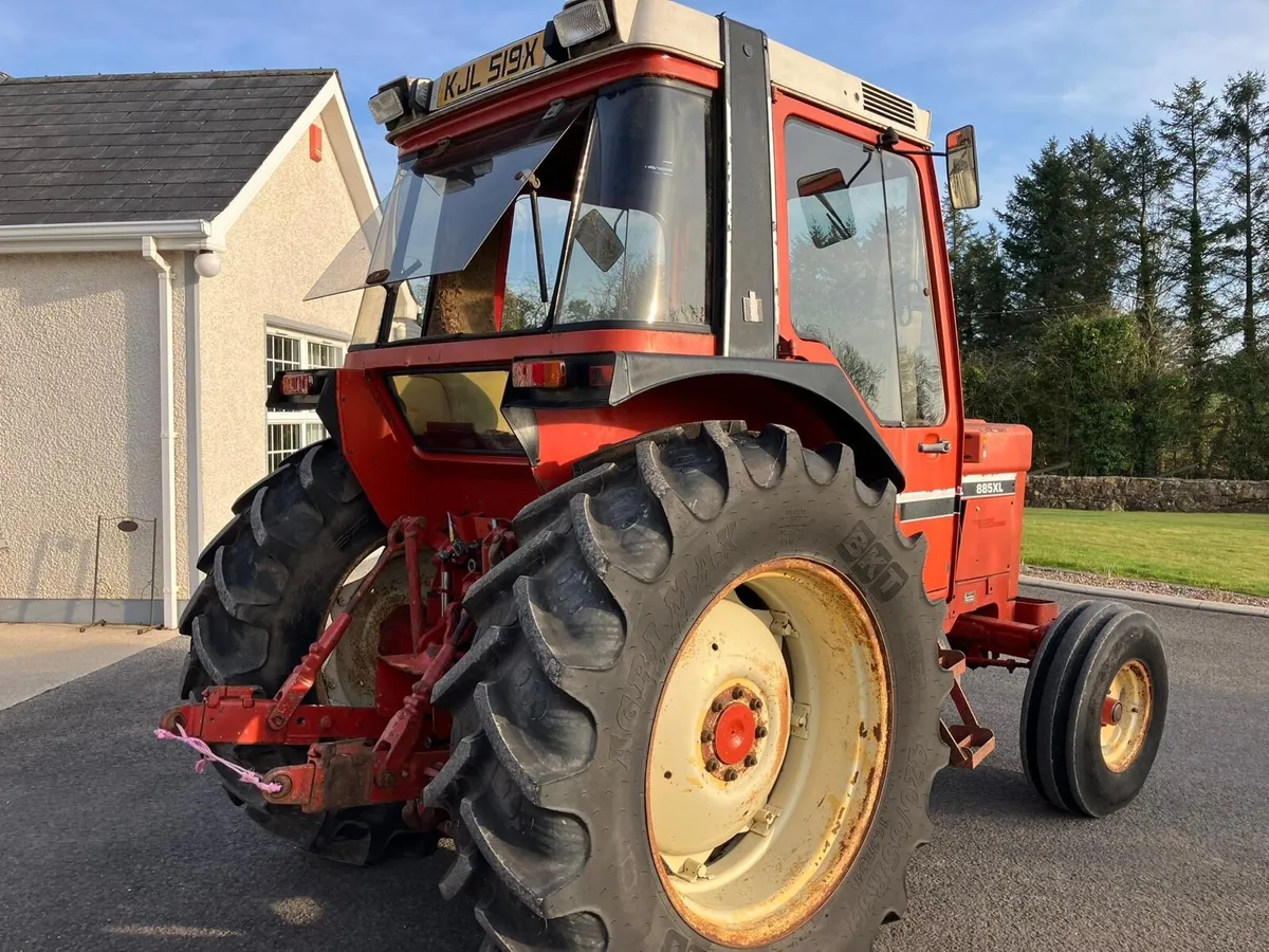 International 885 XL 2 WD - Image 4