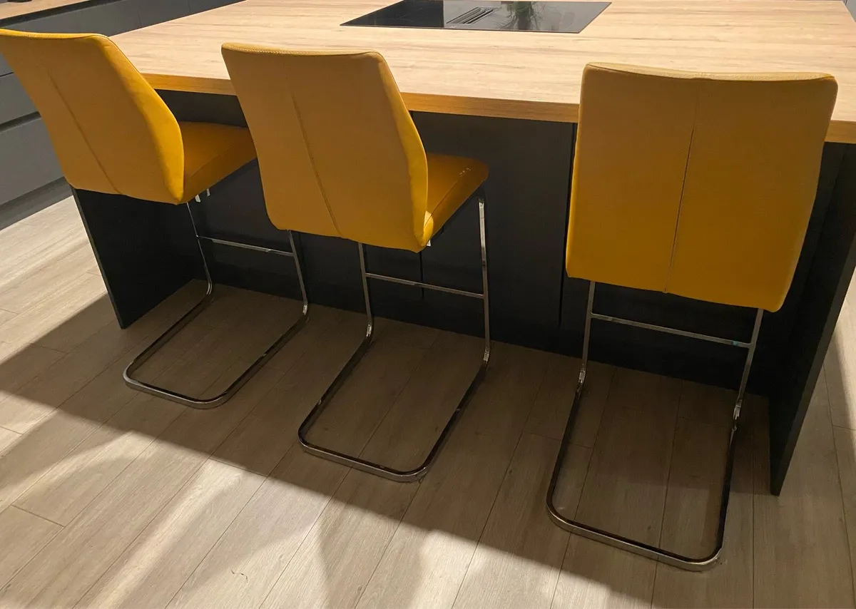Kitchen Island chairs/ stools - Image 1