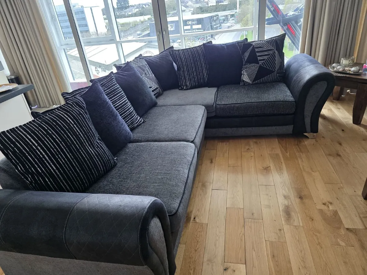 Corner sofa - Image 1